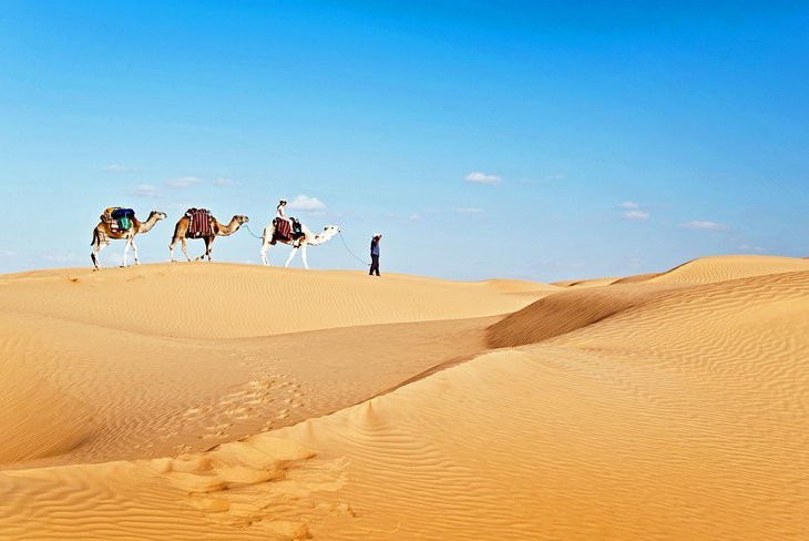 africa-best-places-to-visit-find-serenity-by-sea-sahara-tunisia